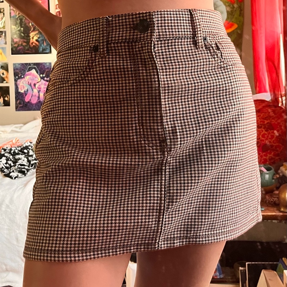 American Eagle houndstooth patterned skirt